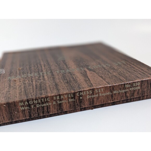 Vintage Drueke Magnetic Travel Chess Set No. 550 COMPLETE Faux Wood Grain Box - Picture 6 of 13